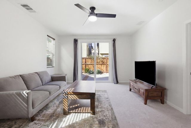 2069 Camino Real Way, Roseville, CA 95747