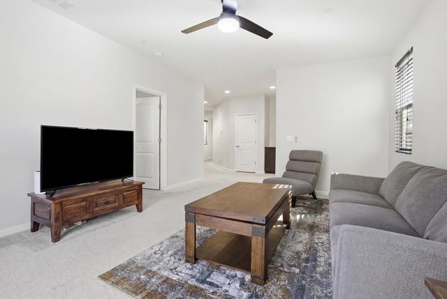 2069 Camino Real Way, Roseville, CA 95747