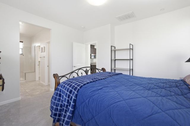 2069 Camino Real Way, Roseville, CA 95747