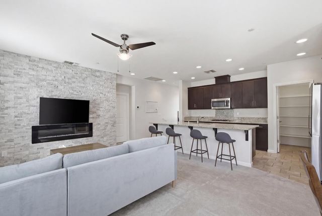 2069 Camino Real Way, Roseville, CA 95747