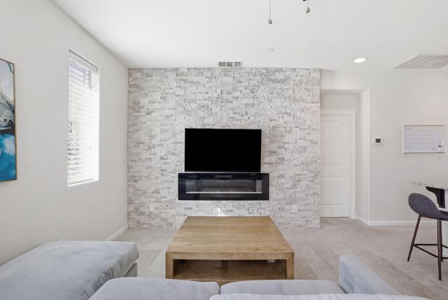 2069 Camino Real Way, Roseville, CA 95747