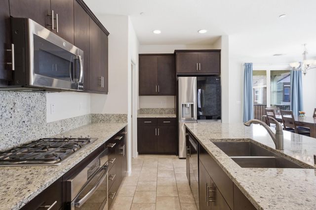 2069 Camino Real Way, Roseville, CA 95747