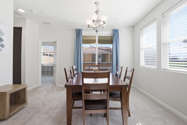 2069 Camino Real Way, Roseville, CA 95747