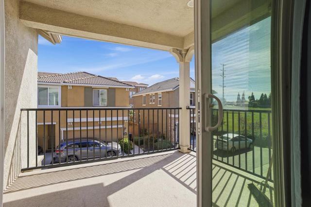 2069 Camino Real Way, Roseville, CA 95747