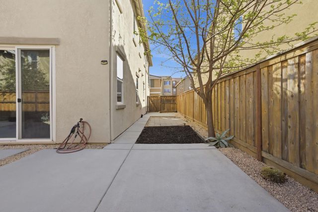 2069 Camino Real Way, Roseville, CA 95747