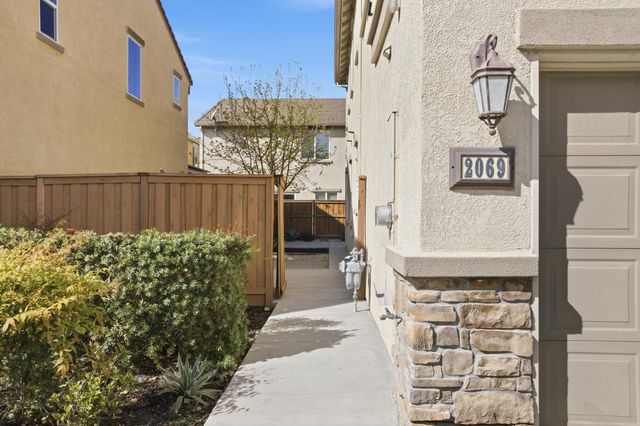 2069 Camino Real Way, Roseville, CA 95747
