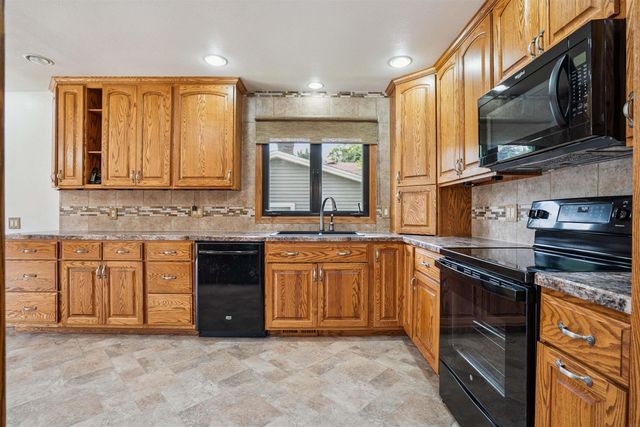 513 Barbara Drive, Cedar Falls, IA 50613