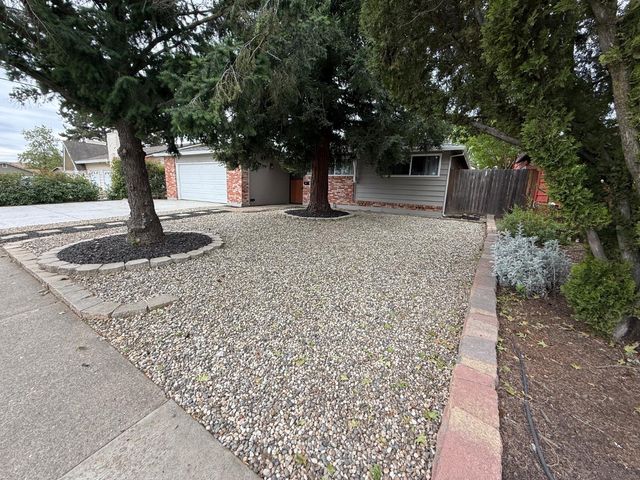 3006 Chestnut Hill Dr, Sacramento, CA 95826