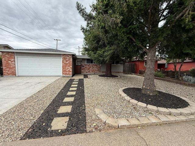 3006 Chestnut Hill Dr, Sacramento, CA 95826