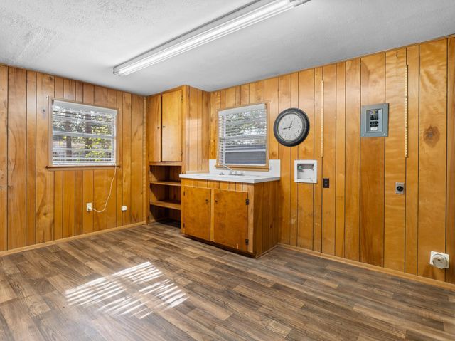 2728 Encino Avenue, Bay City, TX 77414