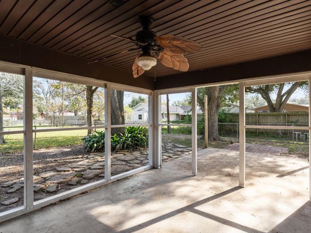 2728 Encino Avenue, Bay City, TX 77414