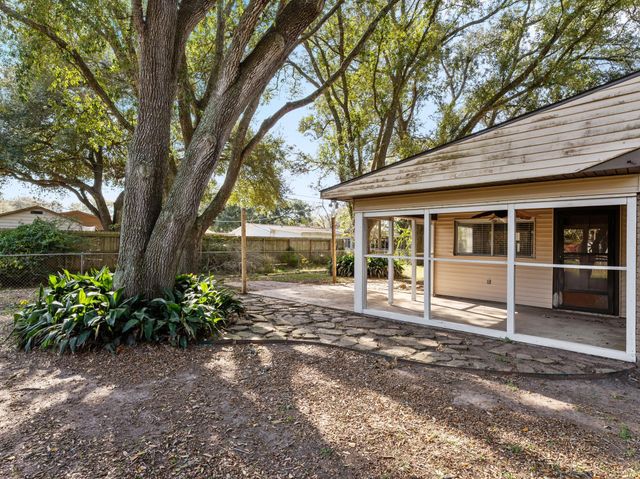 2728 Encino Avenue, Bay City, TX 77414