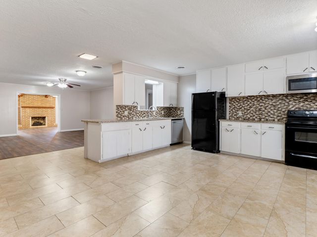 2728 Encino Avenue, Bay City, TX 77414