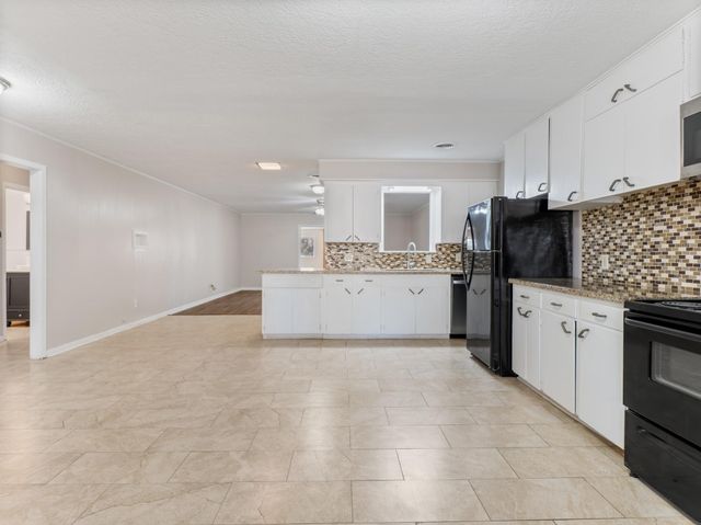 2728 Encino Avenue, Bay City, TX 77414