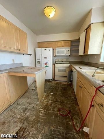 8381 Antigua CT, Fort Myers, FL 33907