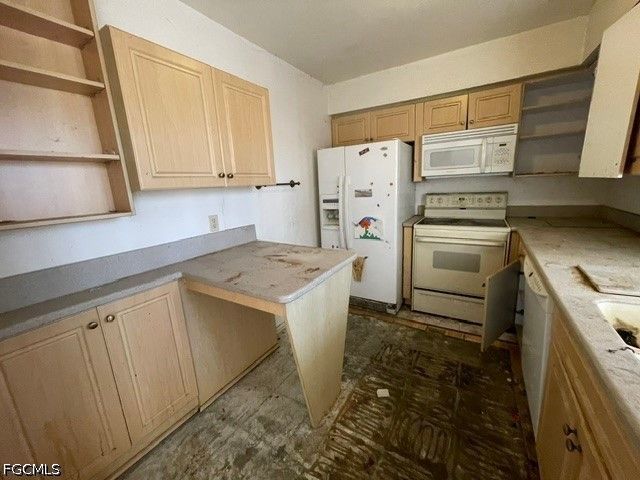8381 Antigua CT, Fort Myers, FL 33907