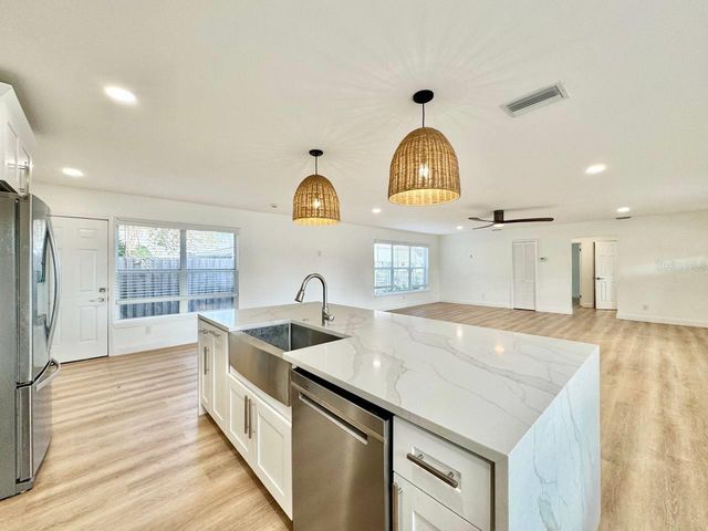 1101 46TH STREET N, St Petersburg, FL 33713