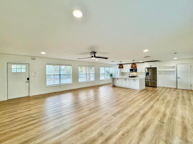 1101 46TH STREET N, St Petersburg, FL 33713