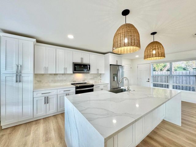 1101 46TH STREET N, St Petersburg, FL 33713