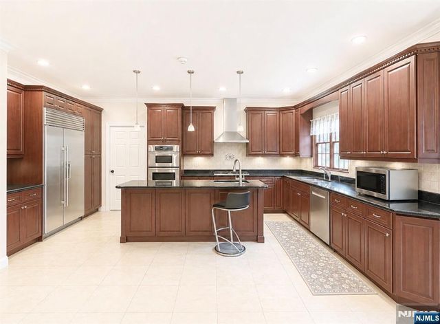 604 Grandview Terrace, Franklin Lakes, NJ 07417