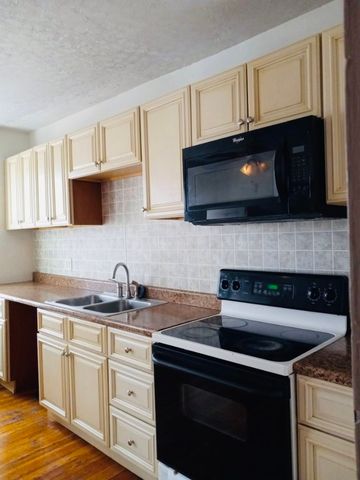 175 6th Avenue 3, Woonsocket, RI 02895