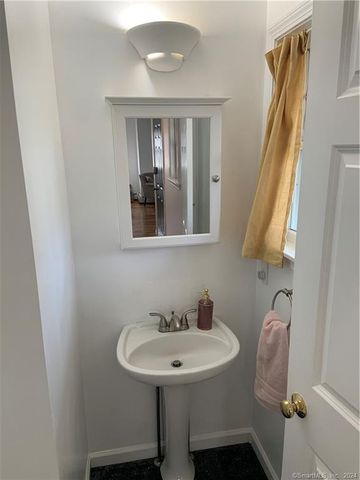 9 Beech Street, Farmington, CT 06032