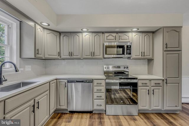 921 GETTY ST, Duryea, PA 18642