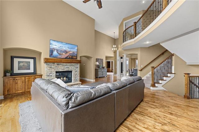 19013 W 98th Terrace, Lenexa, KS 66220