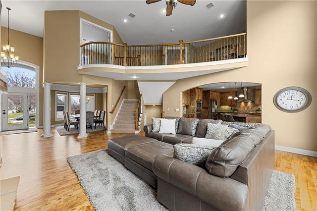 19013 W 98th Terrace, Lenexa, KS 66220