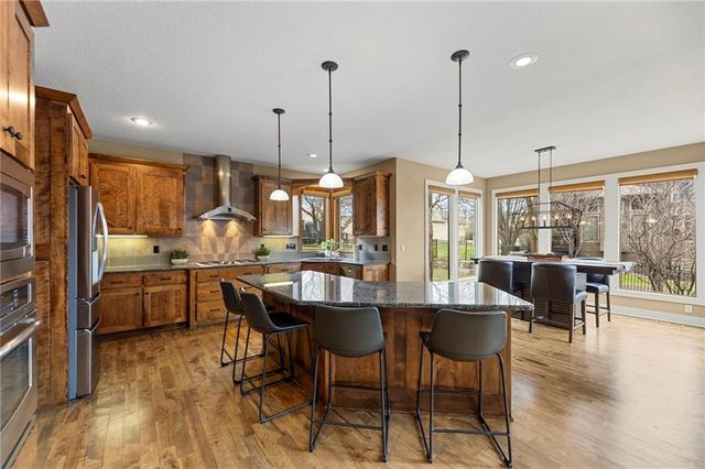 19013 W 98th Terrace, Lenexa, KS 66220