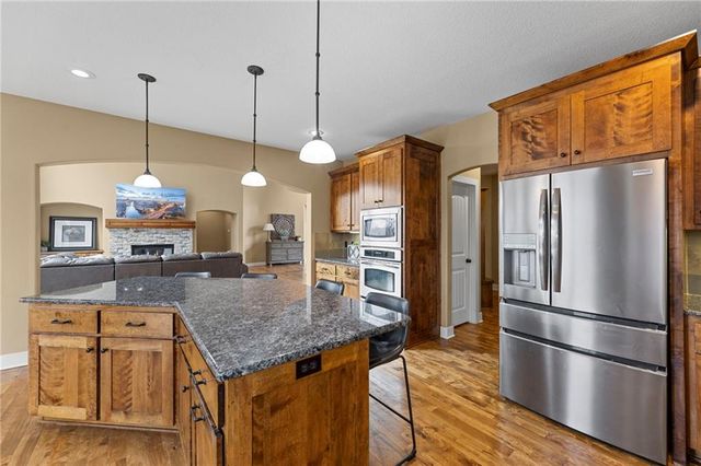 19013 W 98th Terrace, Lenexa, KS 66220