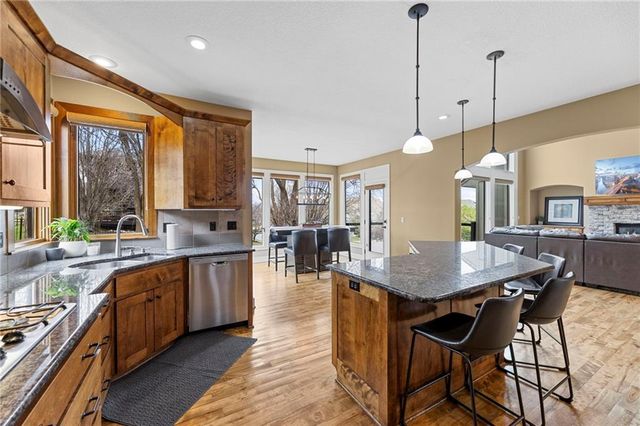 19013 W 98th Terrace, Lenexa, KS 66220