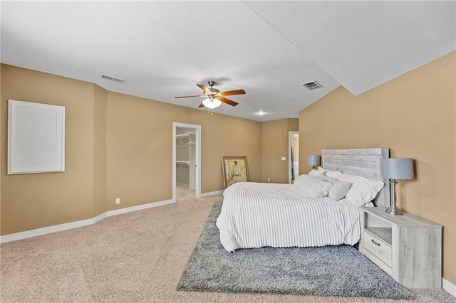 19013 W 98th Terrace, Lenexa, KS 66220