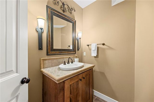 19013 W 98th Terrace, Lenexa, KS 66220