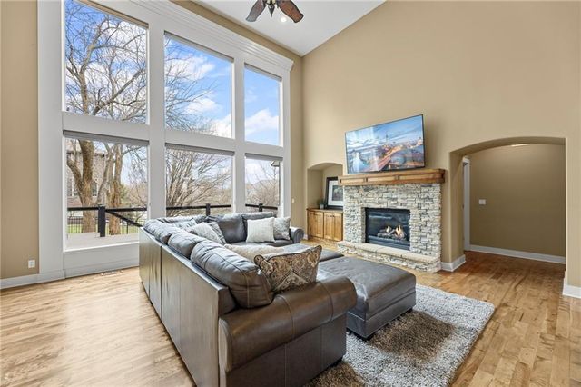 19013 W 98th Terrace, Lenexa, KS 66220