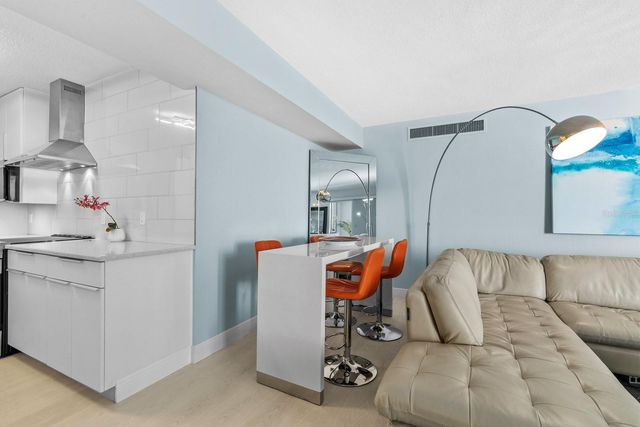 4822 OCEAN BOULEVARD 10E, Sarasota, FL 34242