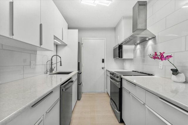 4822 OCEAN BOULEVARD 10E, Sarasota, FL 34242