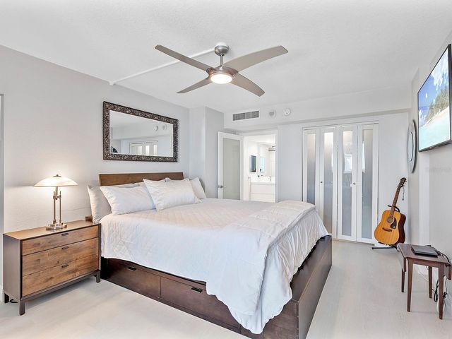 4822 OCEAN BOULEVARD 10E, Sarasota, FL 34242