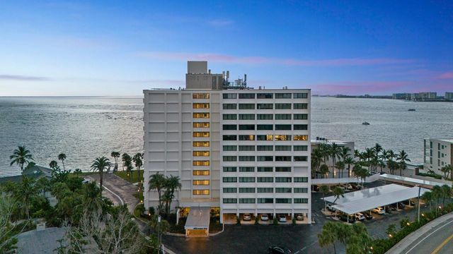 4822 OCEAN BOULEVARD 10E, Sarasota, FL 34242