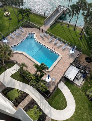 4822 OCEAN BOULEVARD 10E, Sarasota, FL 34242