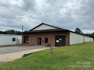 1700 11th Avenue NE, Hickory, NC 28601