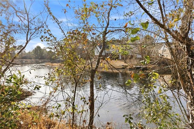 6086 Lexington Drive, Hope Mills, NC 28348