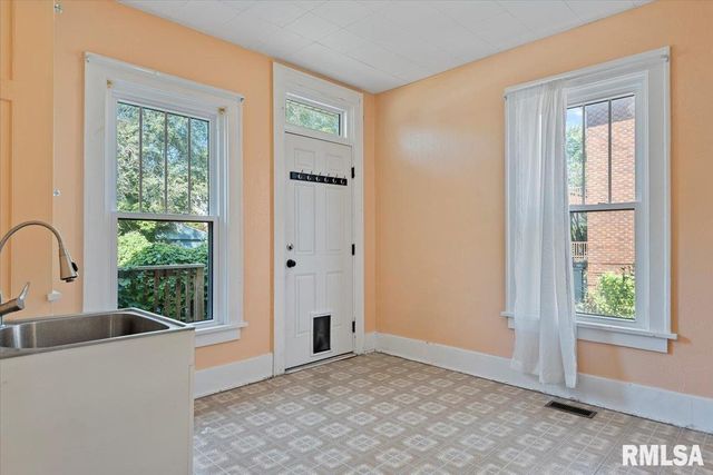 1711 S 5TH Street, Springfield, IL 62703