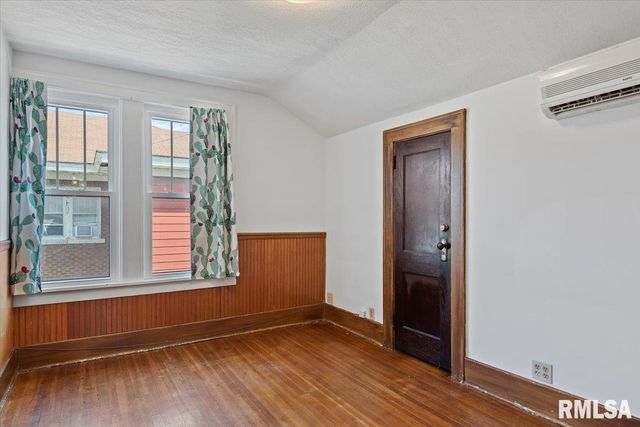 1711 S 5TH Street, Springfield, IL 62703