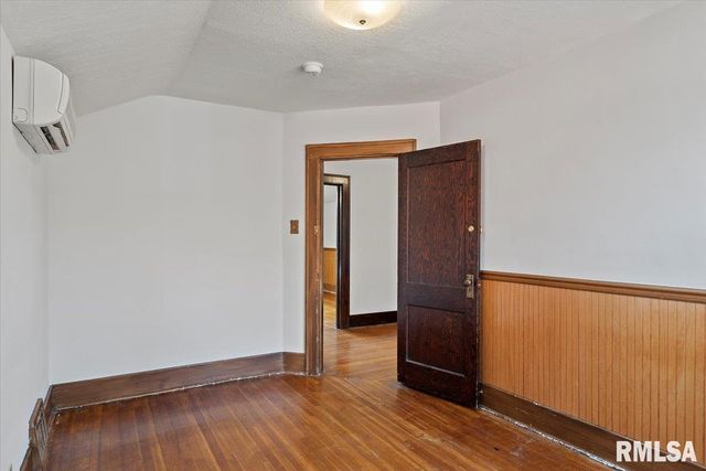 1711 S 5TH Street, Springfield, IL 62703