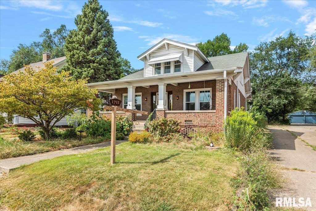 1711 S 5TH Street, Springfield, IL 62703