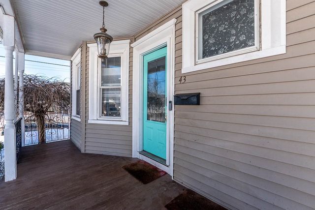 43 Warwick Road, Pawtucket, RI 02861