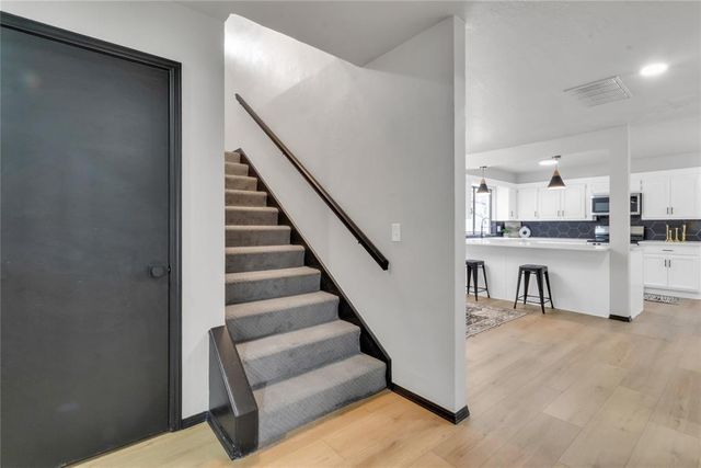 9116 Lansbrook Lane, Oklahoma City, OK 73132