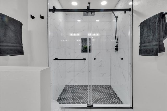 9116 Lansbrook Lane, Oklahoma City, OK 73132