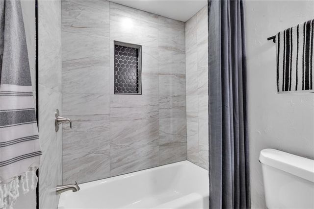 9116 Lansbrook Lane, Oklahoma City, OK 73132